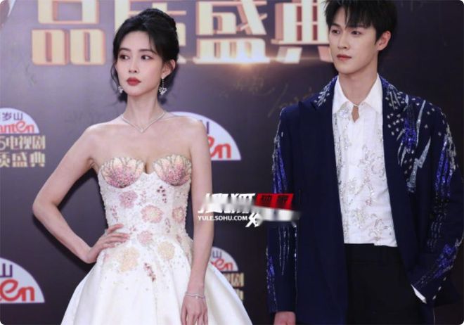 气的刘亦菲关晓彤惊艳不迎合审美却艳压群芳j9九游会真人第一品牌上海这晚被丰腴大(图9)